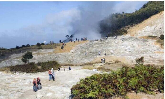 Wisata Dieng Kawah Sikidang